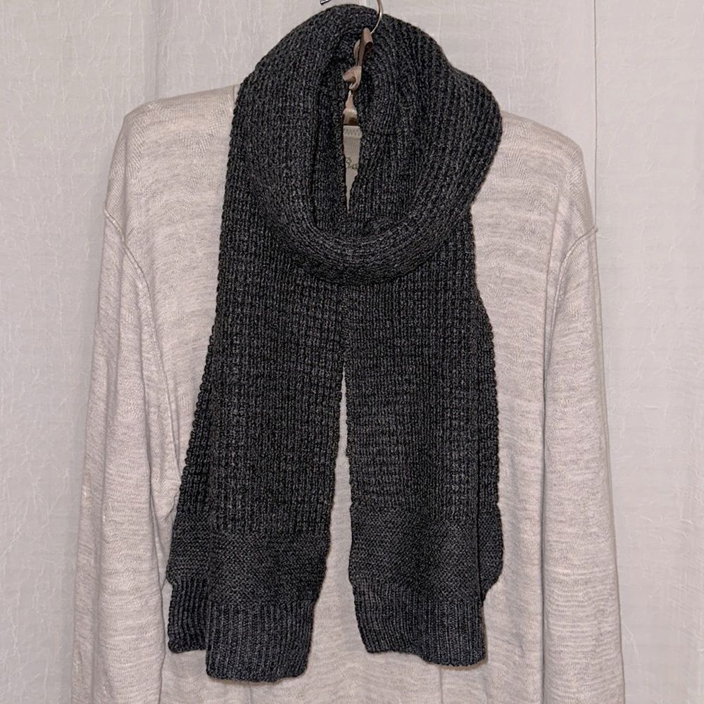 Ryan Seacrest Distinction Charcoal Gray Knit Scarf